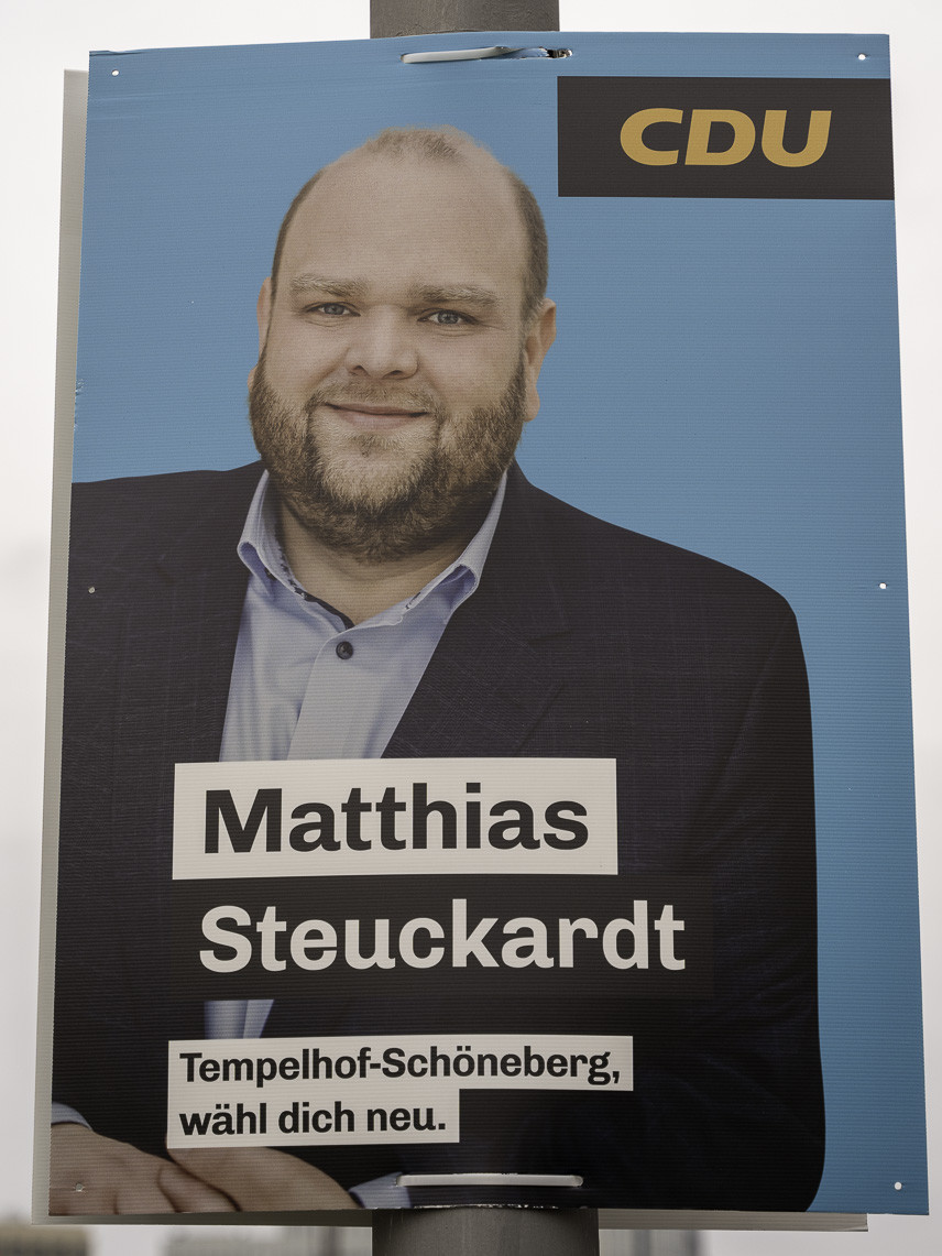 Kandidierendenplakat Matthias Steuckardt. Tempelhof-Schöneberg, wähl ich neu.