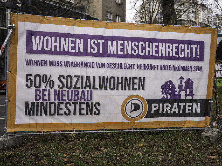 Bauzaun Wohnen ist Menschenrecht! 50% Sozialwohnen bei Neubau mindestens