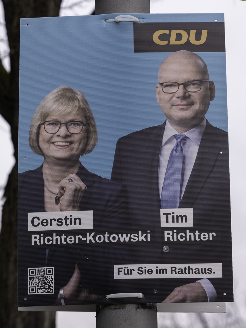 Kandidierendenplakat Für Sie im Rathaus.