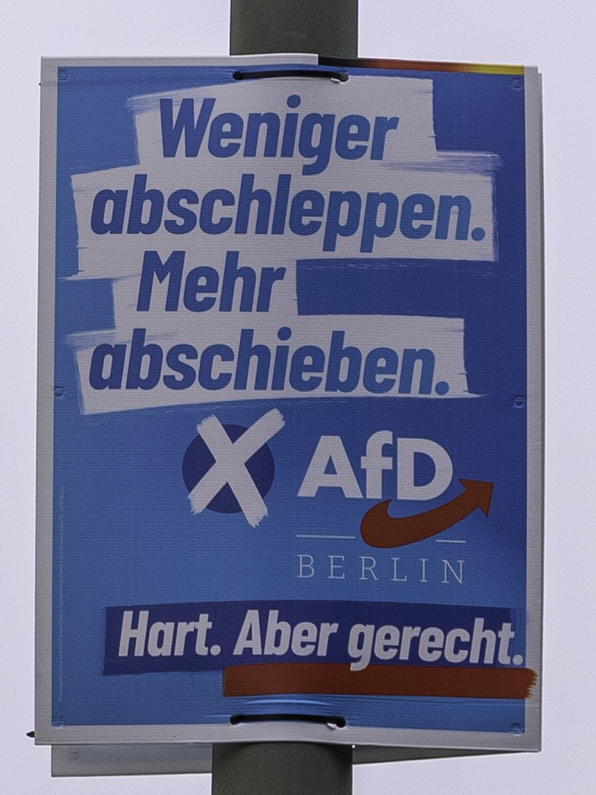 Themenplakat Weniger abschleppen. Mehr abschieben.