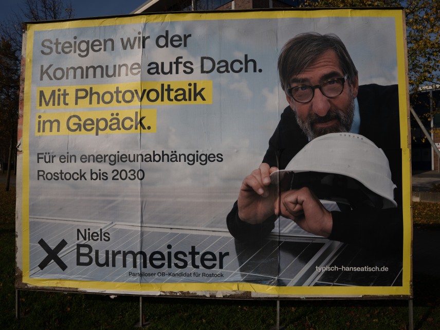 Großaufsteller Steigen wir der Kommune aufs Dach. Mit Photovoltaik im Gepäck.