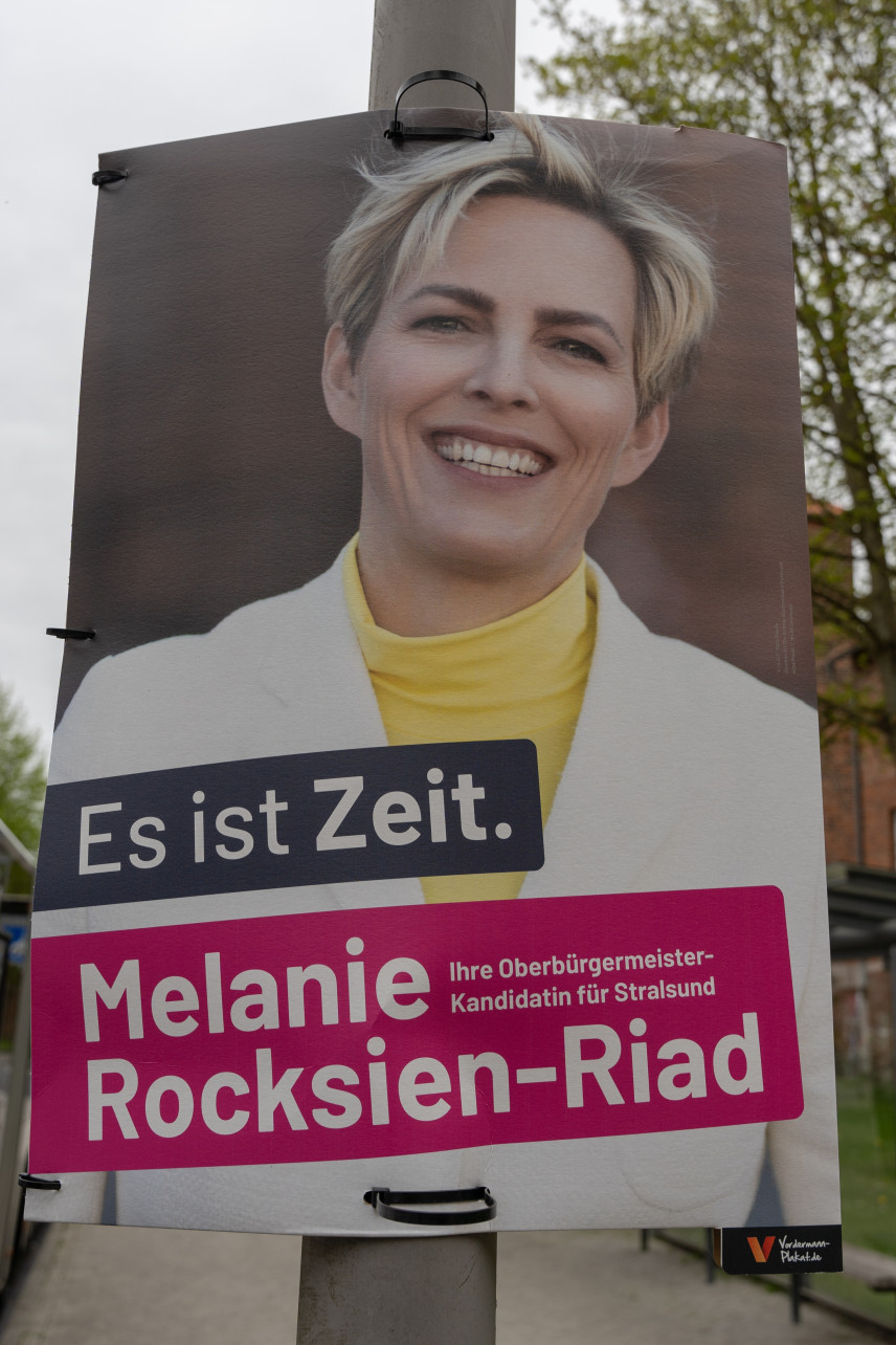 Kandidierendenplakat Es ist Zeit.