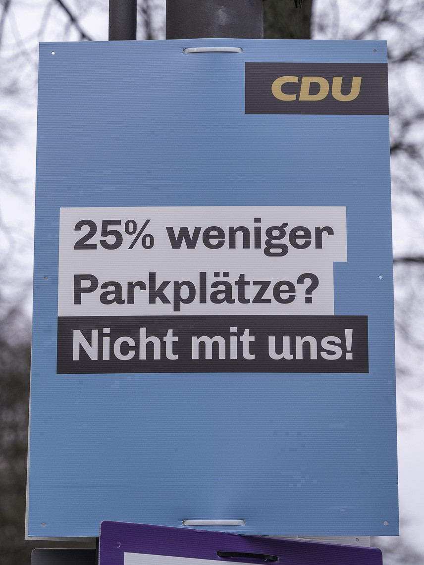 Themenplakat 25% weniger Parkplätze? Nicht mit uns!