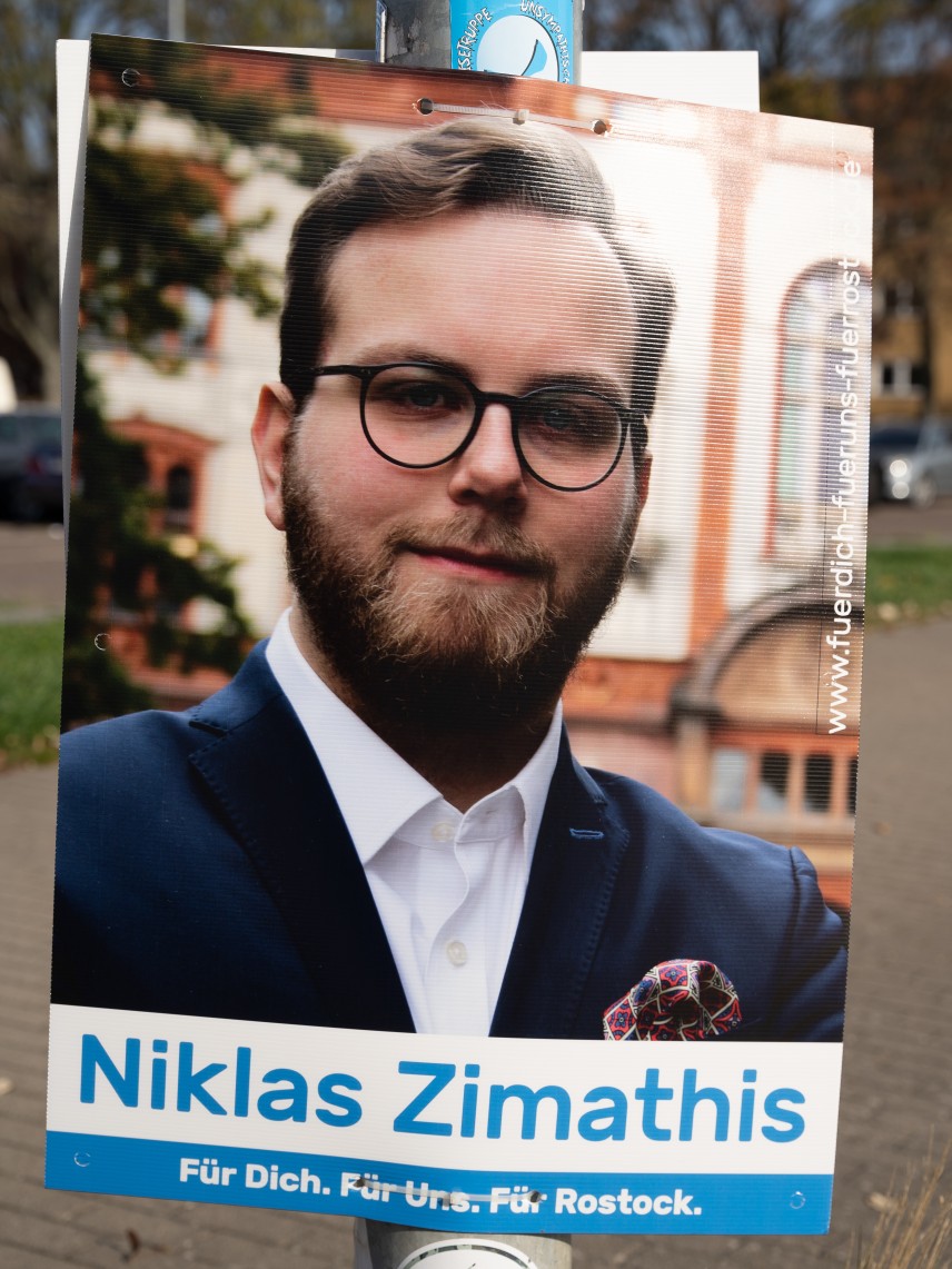 Kandidierendenplakat Für dich. Für uns-. Für Rostock.