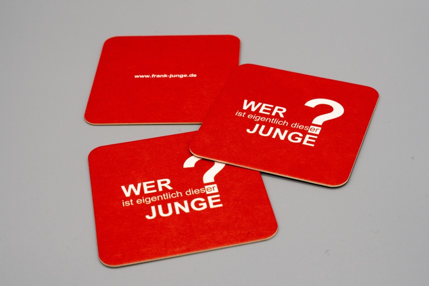 Give Away Bierdeckel: Wer ist eigentlich dieser Junge?