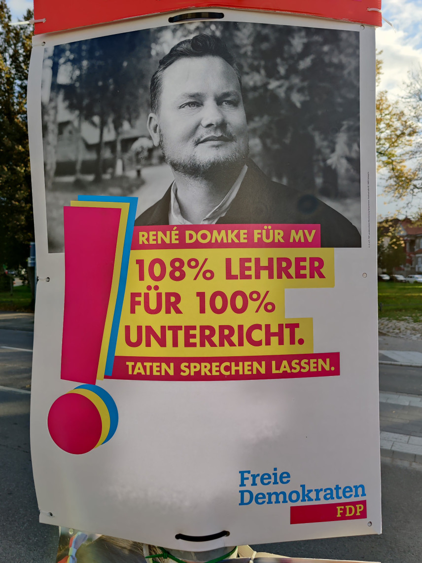 Kandidierendenplakat 108% Lehrer. Für 100% Unterricht. Taten sprechen lassen.