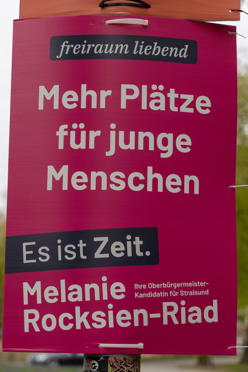 Themenplakat Mehr Plätze für junge Menschen