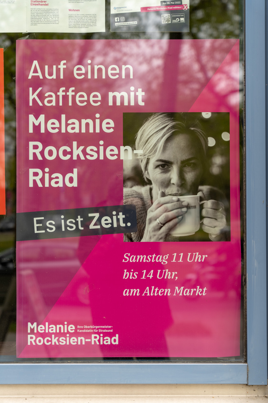 Themenplakat Auf einen Kaffee mit Melanie Rocksien-Riad