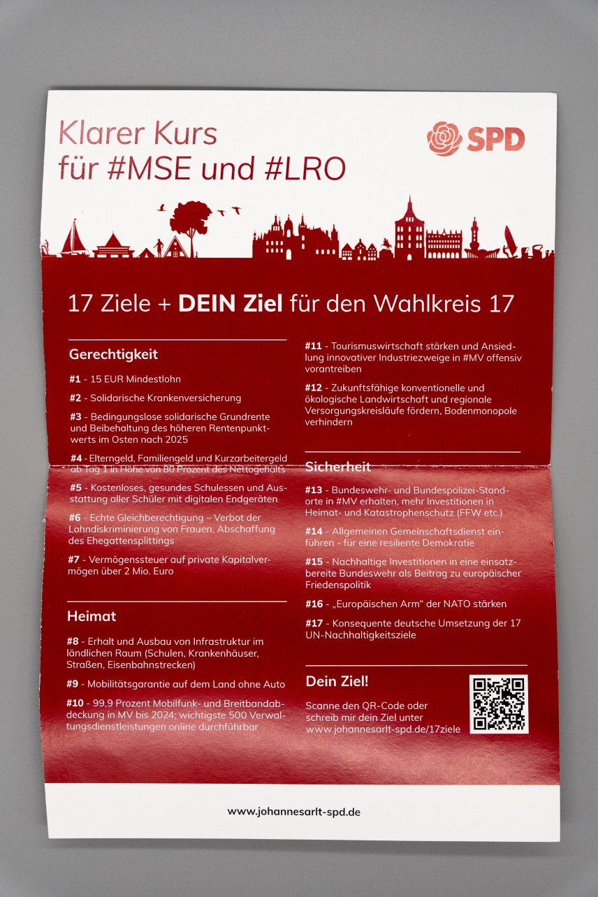 Flyer Frohe Weihnachten und auf ein besseres Jahr 2021. Sicherheit macht Mut.