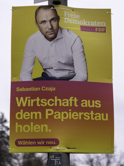 Themenplakat Wirtschaft aus dem Papierstau holen.