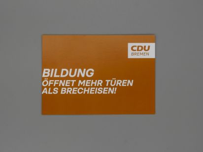 Flyer Bildung öffnet mehr Türen als Brecheisen!