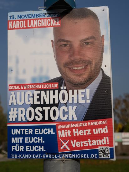 Kandidierendenplakat Sozial & wirtschaftlich auf Augenhöhe! #Rostock