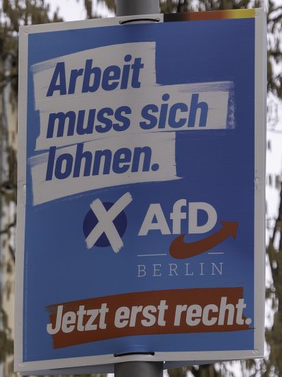 Themenplakat Arbeit muss sich lohnen.