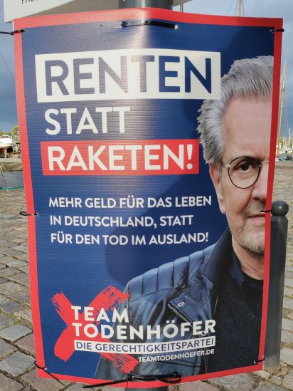 Themenplakat Renten statt Raketen!