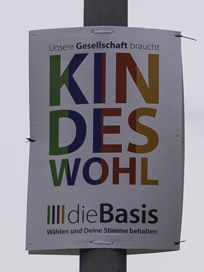 Themenplakat Unsere Gesellschaft braucht Kindeswohl