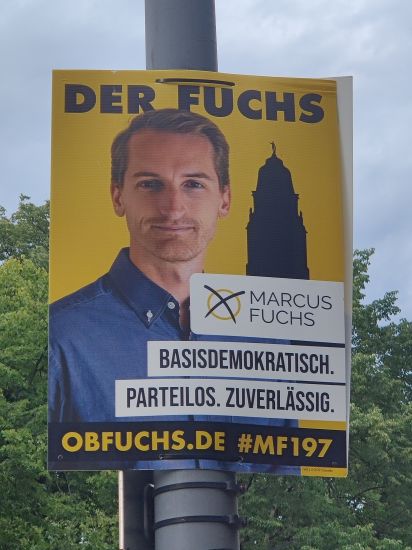 Kandidierendenplakat Basisdemokratisch. Parteilos. Zuverlässig.