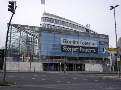 Sonstige Berlin feiern. Senat feuern.