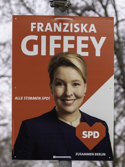 Kandidierendenplakat Franziska Giffey. Alle Stimmen SPD!