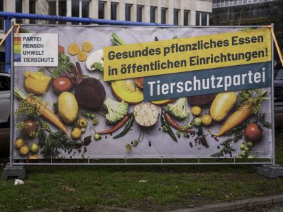 Bauzaun Gesundes pflanzliches Essen in öffentlichen Einrichtungen!