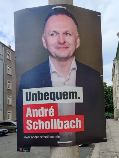 Kandidierendenplakat Unbequem. André Schollbach